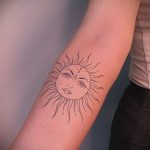 Фото татуировки с солнцем 02.05.2020 №003 -sun tattoo- tatufoto.com