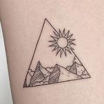 Фото татуировки с солнцем 02.05.2020 №004 -sun tattoo- tatufoto.com