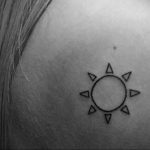 Фото татуировки с солнцем 02.05.2020 №012 -sun tattoo- tatufoto.com