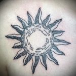 Фото татуировки с солнцем 02.05.2020 №021 -sun tattoo- tatufoto.com
