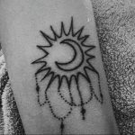 Фото татуировки с солнцем 02.05.2020 №027 -sun tattoo- tatufoto.com
