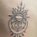 Фото татуировки с солнцем 02.05.2020 №045 -sun tattoo- tatufoto.com