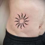 Фото татуировки с солнцем 02.05.2020 №051 -sun tattoo- tatufoto.com