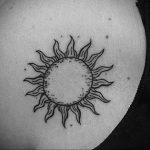 Фото татуировки с солнцем 02.05.2020 №057 -sun tattoo- tatufoto.com
