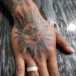 Фото татуировки с солнцем 02.05.2020 №061 -sun tattoo- tatufoto.com