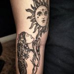 Фото татуировки с солнцем 02.05.2020 №066 -sun tattoo- tatufoto.com