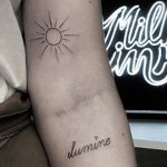 Фото татуировки с солнцем 02.05.2020 №070 -sun tattoo- tatufoto.com