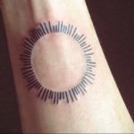 Фото татуировки с солнцем 02.05.2020 №095 -sun tattoo- tatufoto.com