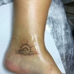 Фото татуировки с солнцем 02.05.2020 №099 -sun tattoo- tatufoto.com