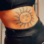 Фото татуировки с солнцем 02.05.2020 №101 -sun tattoo- tatufoto.com