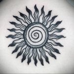 Фото татуировки с солнцем 02.05.2020 №110 -sun tattoo- tatufoto.com