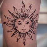 Фото татуировки с солнцем 02.05.2020 №115 -sun tattoo- tatufoto.com