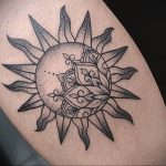 Фото татуировки с солнцем 02.05.2020 №119 -sun tattoo- tatufoto.com