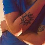 Фото татуировки с солнцем 02.05.2020 №123 -sun tattoo- tatufoto.com
