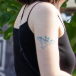 Неудачная тату с летучей мышью на руке девушки подростка – Уличная татуировка (Street tattoo) № 05 – 15.06.2020 для tatufoto.com 3