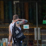 Парень на улице с красивыми тату на руках - Уличная татуировка (street tattoo) № 06 – 18.06.2020 – tatufoto.com 4