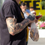 Парень с тату на руках - Уличная татуировка (street tattoo) № 06 – 18.06.2020 – tatufoto.com 2