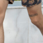 Парень с тату надписями на ногах выше колена и тату с космонавтом - Уличная татуировка (street tattoo) № 06 – 18.06.2020 – tatufoto.com 3