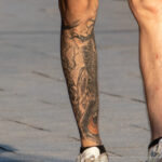 Тату глаз совы на ноге парня – Уличная татуировка (street tattoo) № 06 – 18.06.2020 – tatufoto.com 3