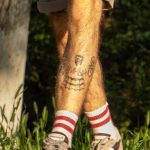Тату зуб и надпись БУЙНЫЙ на ноге парня - street tattoo № 07 – 24.06.2020 – tatufoto.com 2