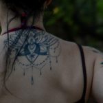 Тату лотос с подвесками на спине девушки - street tattoo № 07 – 24.06.2020 – tatufoto.com 4