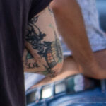 Тату надпись SCAR на руке парня - Уличная татуировка (street tattoo) № 06 – 18.06.2020 – tatufoto.com 1