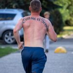 Тату надпись на спине парня Custodi et serva – спаси и сохрани на латыни - street tattoo № 07 – 24.06.2020 – tatufoto.com 1