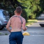 Тату надпись на спине парня Custodi et serva – спаси и сохрани на латыни - street tattoo № 07 – 24.06.2020 – tatufoto.com 2