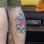 Тату с красным сердцем на ноге парня – Уличная татуировка (street tattoo) № 06 – 18.06.2020 – tatufoto.com 3