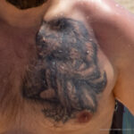 Тату с оборотнем на груди мужчины – Уличная татуировка (Street tattoo) № 04 – 12.06.2020 для tatufoto.com 2