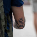Тату со светлой паутиной на локте парня – Уличная татуировка (Street tattoo) № 05 – 15.06.2020 для tatufoto.com 4