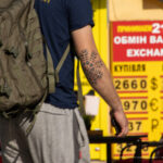 Тату со светлой паутиной на локте парня – Уличная татуировка (Street tattoo) № 05 – 15.06.2020 для tatufoto.com 5 1