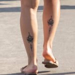 Тату уналоме и лотос на ноге девушки - street tattoo № 07 – 24.06.2020 – tatufoto.com 3