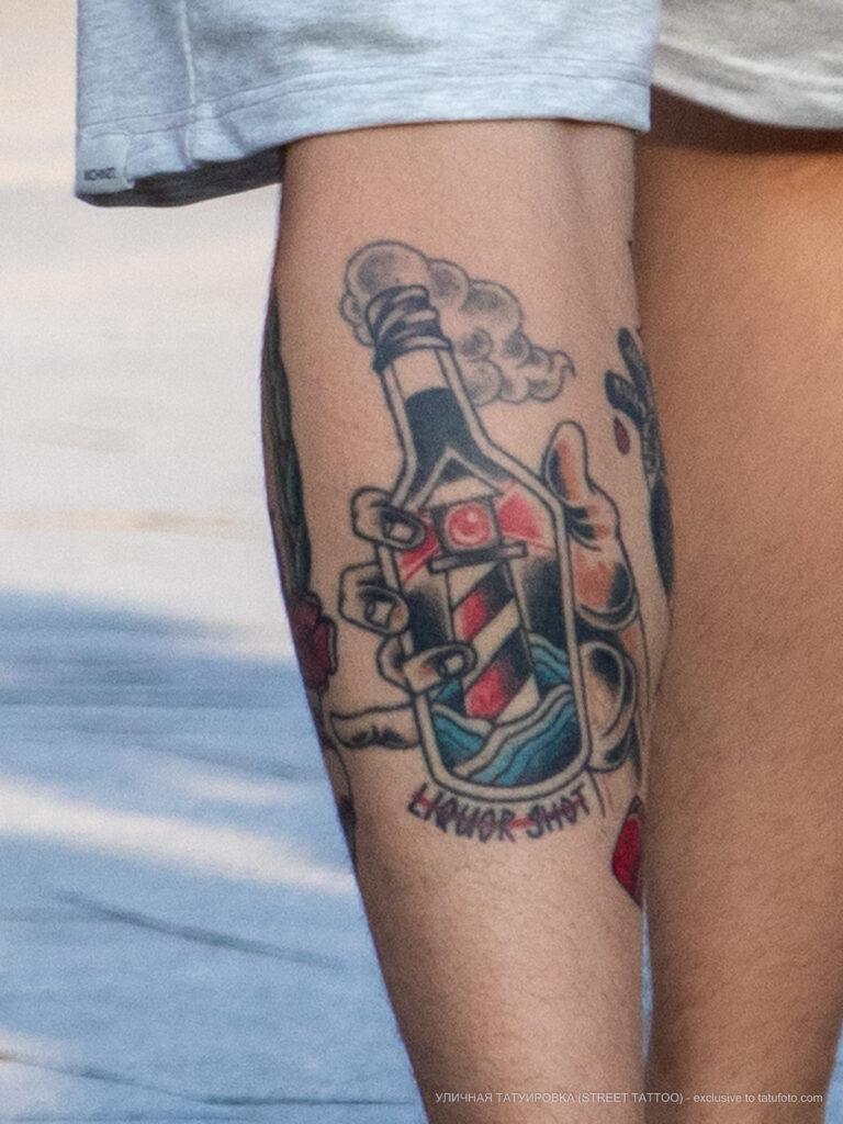 Татуировка маяк в бутылке на ноге парня – Уличная татуировка (street tattoo) № 06 – 18.06.2020 – tatufoto.com 2