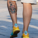 Татуировка маяк в бутылке на ноге парня – Уличная татуировка (street tattoo) № 06 – 18.06.2020 – tatufoto.com 3