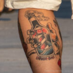 Татуировка маяк в бутылке на ноге парня – Уличная татуировка (street tattoo) № 06 – 18.06.2020 – tatufoto.com 5