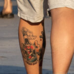 Татуировка маяк в бутылке на ноге парня – Уличная татуировка (street tattoo) № 06 – 18.06.2020 – tatufoto.com 7