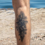 Узоры в тату на спине и ноге парня – Уличная татуировка (Street tattoo) № 04 – 12.06.2020 для tatufoto.com 6