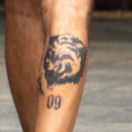 Фото неудачной тату с волком и цифрой 09 на ноге парня - Уличная татуировка (street tattoo) № 06 – 18.06.2020 – tatufoto.com 6