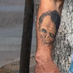 Фото тату портрет джокера на руке парня - Уличная татуировка (street tattoo) № 06 – 18.06.2020 – tatufoto.com 1