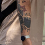 Фото тату с губами и надписью век живи век учись – Уличная татуировка (Street tattoo) № 05 – 15.06.2020 для tatufoto.com 5
