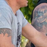 Фото тату с карпом в воде на плече мужчины – Уличная татуировка (street tattoo) № 06 – 18.06.2020 – tatufoto.com 2