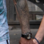 Фото тату с крылом на запястье парня - Уличная татуировка (street tattoo) № 06 – 18.06.2020 – tatufoto.com 1