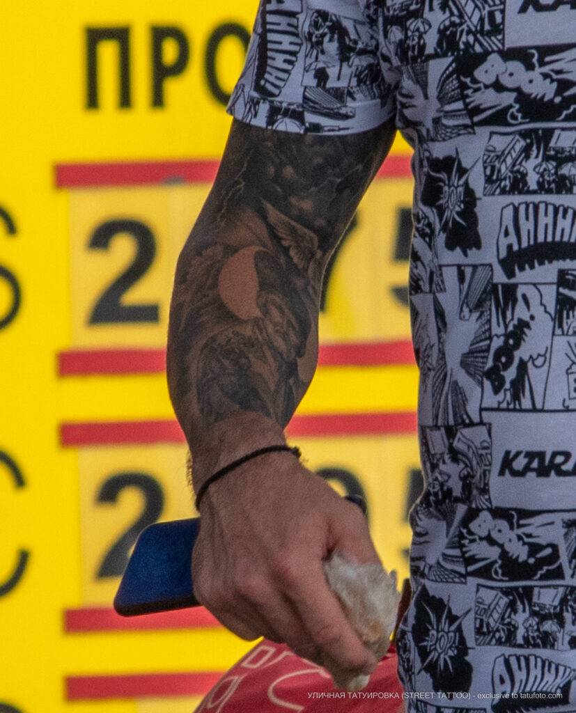Фото тату со Святым Николаем на руке мужчины – Уличная татуировка (Street tattoo) № 05 – 15.06.2020 для tatufoto.com 2