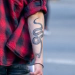 Фото тату со змеей на руке парня - Уличная татуировка (street tattoo) № 07 – 24.06.2020 – tatufoto.com 8