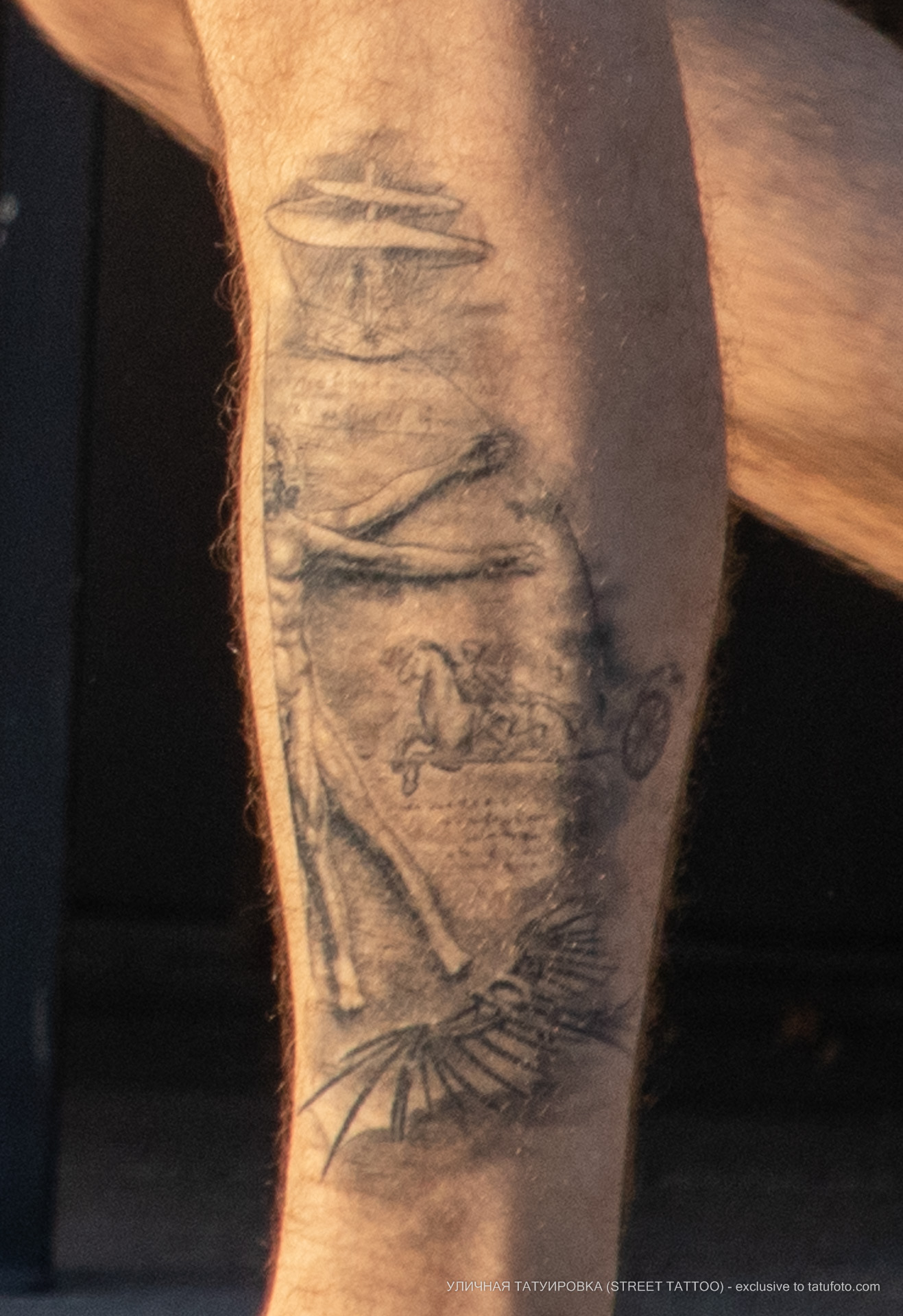 Фото татуировки с Витрувианским человеком и чертежами изобретений Леонардо да Винчи – Уличная татуировка (street tattoo) № 06 – 18.06.2020 – tatufoto.com 4