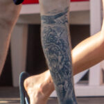 Фото татуировки с медведем и орлом на ноге парня ниже колена - Уличная татуировка (street tattoo) № 06 – 18.06.2020 – tatufoto.com 12