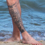Фото татуировки с медведем и орлом на ноге парня ниже колена - Уличная татуировка (street tattoo) № 06 – 18.06.2020 – tatufoto.com 3