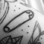 Фото татуировки с рисунком булавки 13.06.2020 №059 - tattoo pin - tatufoto.com