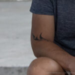 Фото татуировки с трайбл узором на руке уличного художника – Уличная татуировка (Street tattoo) № 05 – 15.06.2020 для tatufoto.com 3